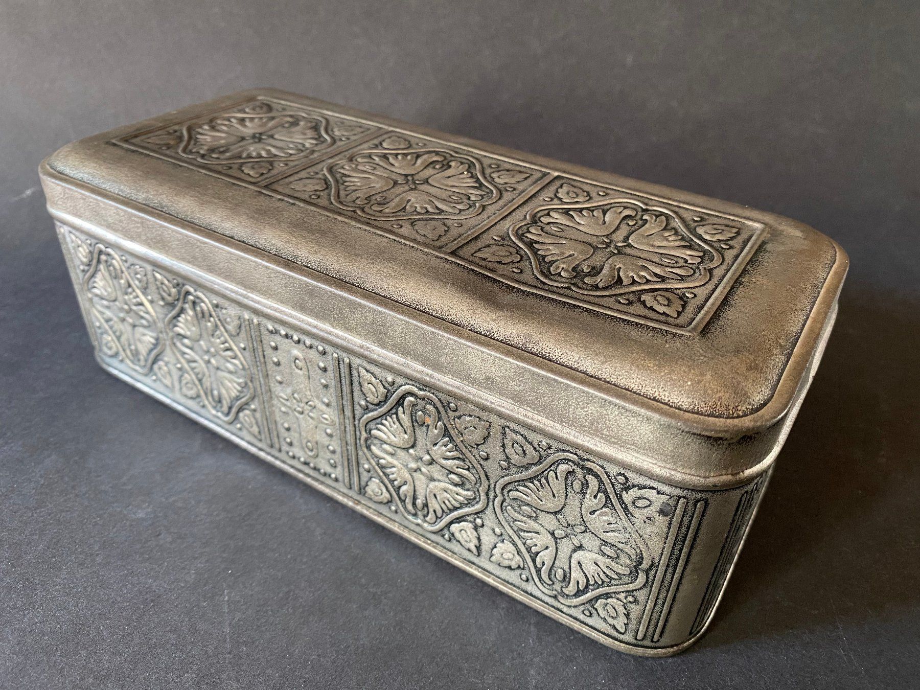 Barattoli: Vintage Schöne Blechdose – Usato da Schaffhausen venduto da vintageville
