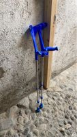 Gehhilfen Unterarm Krücken blau