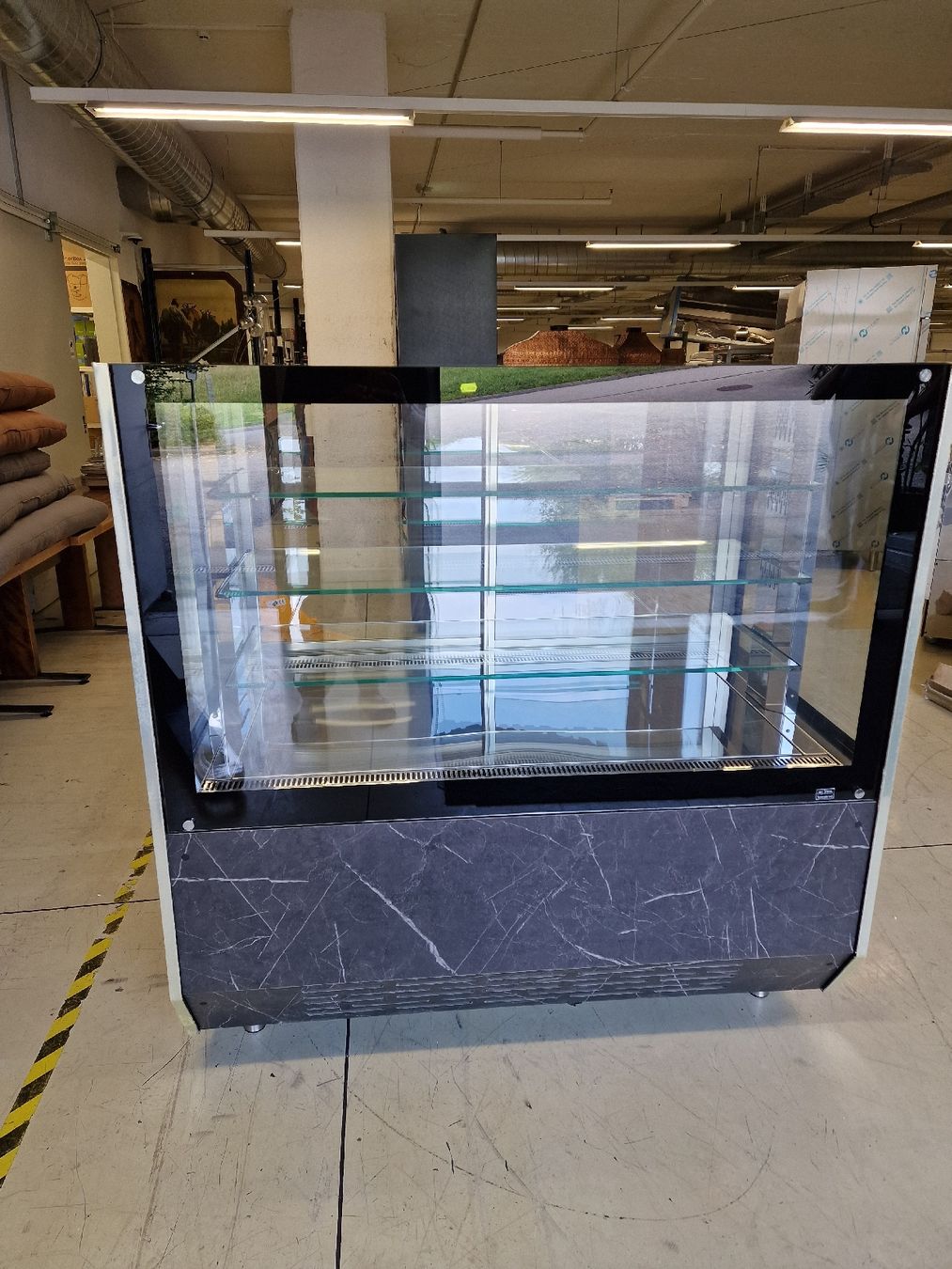 Allestimento di negozi e stand fieristici: Kühlvitrine  Neu – Usato da Niederwangen BE venduto da HasGastrobedarf