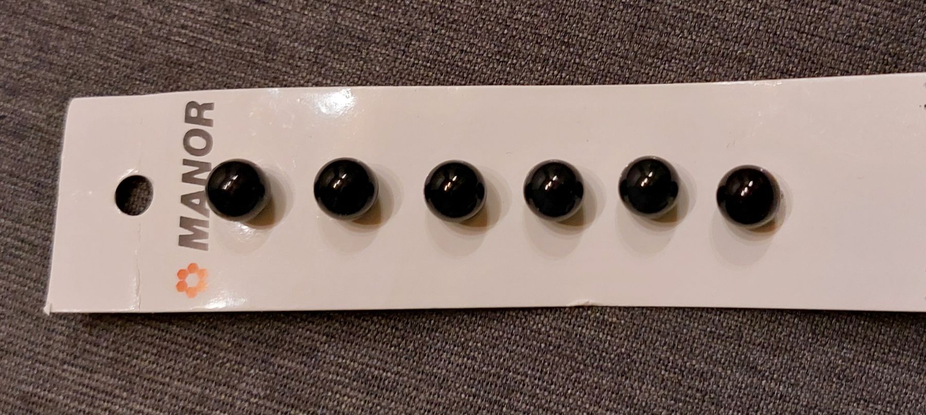 Bottoni: 6 schwarze Knöpfe – Nuovo e nell'imballaggio originale da Sargans venduto da blauberg