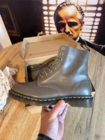 Dr. Martens Boots Herren Olivgrün / Gr. 43 / neu