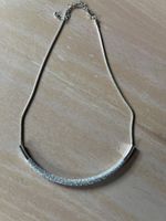 1 collier fantaisie selon photo