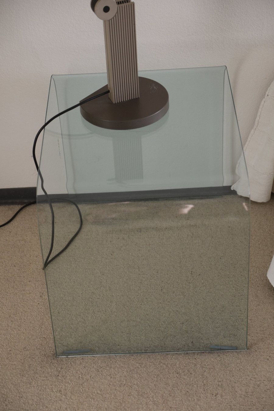 Tables: Beistelltisch gebogenes Glas – D'occasion à Zürich par evolve1