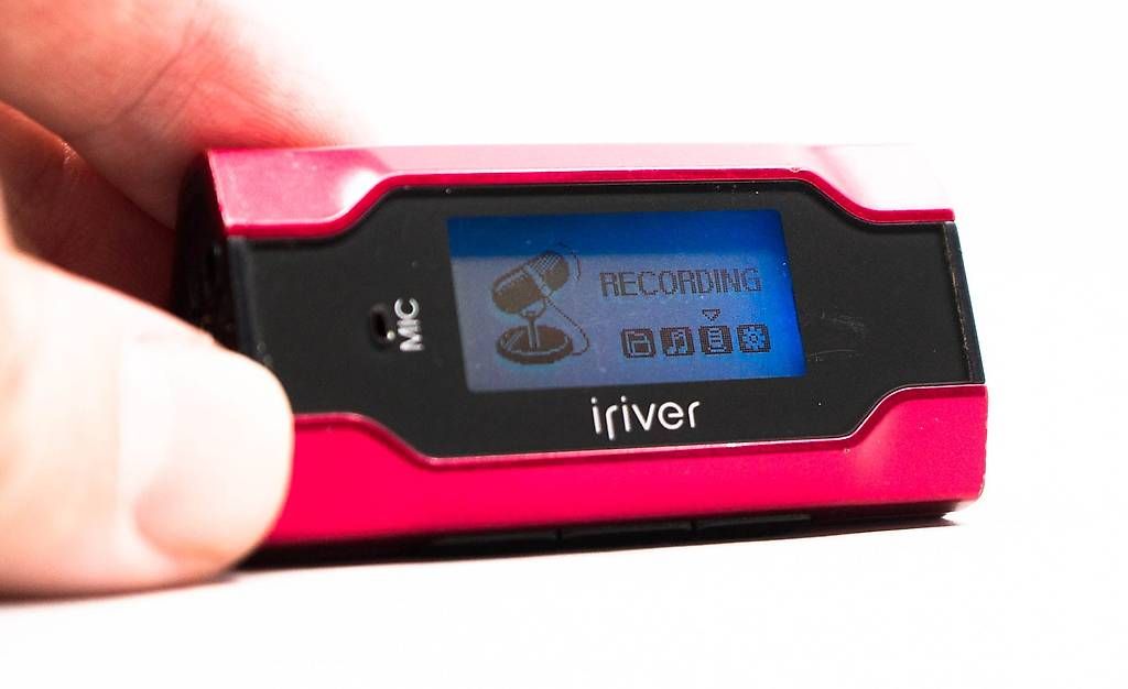 Iriver Tragbarer Mediaplayer: iRiver T30 Red ( 1 GB ) Digital Media Player – Gebraucht aus Thörishaus von vintagger