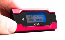 iRiver T30 Red ( 1 GB ) Digital Media Player