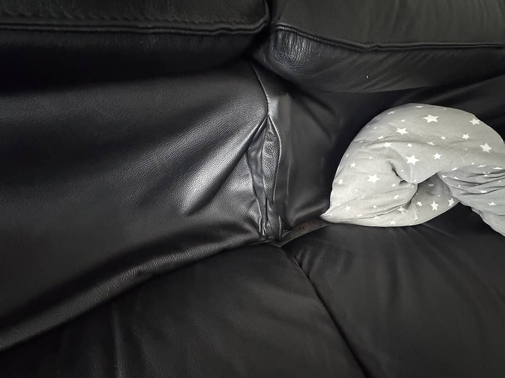 Sofas: Schwarzes Leder-Ecksofa mit Longchair  – Gebraucht aus Wiesendangen von Aleksad 1