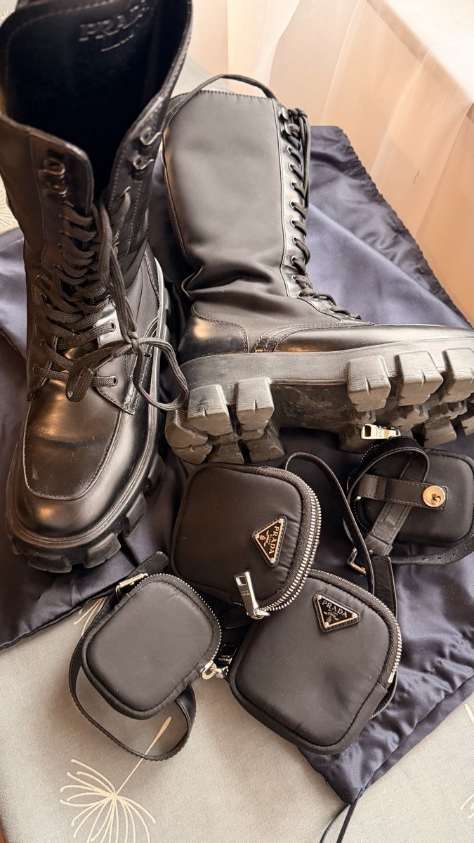 Prada Scarpe da donna: PRADA Black Leather Boots Size 37. Great Condition! – Usato da Zürich venduto da ele_5wrd 4