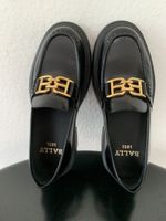 BALLY: Neue schwarze Lackleder-Loafer, Goldlogo, 37, NP 398