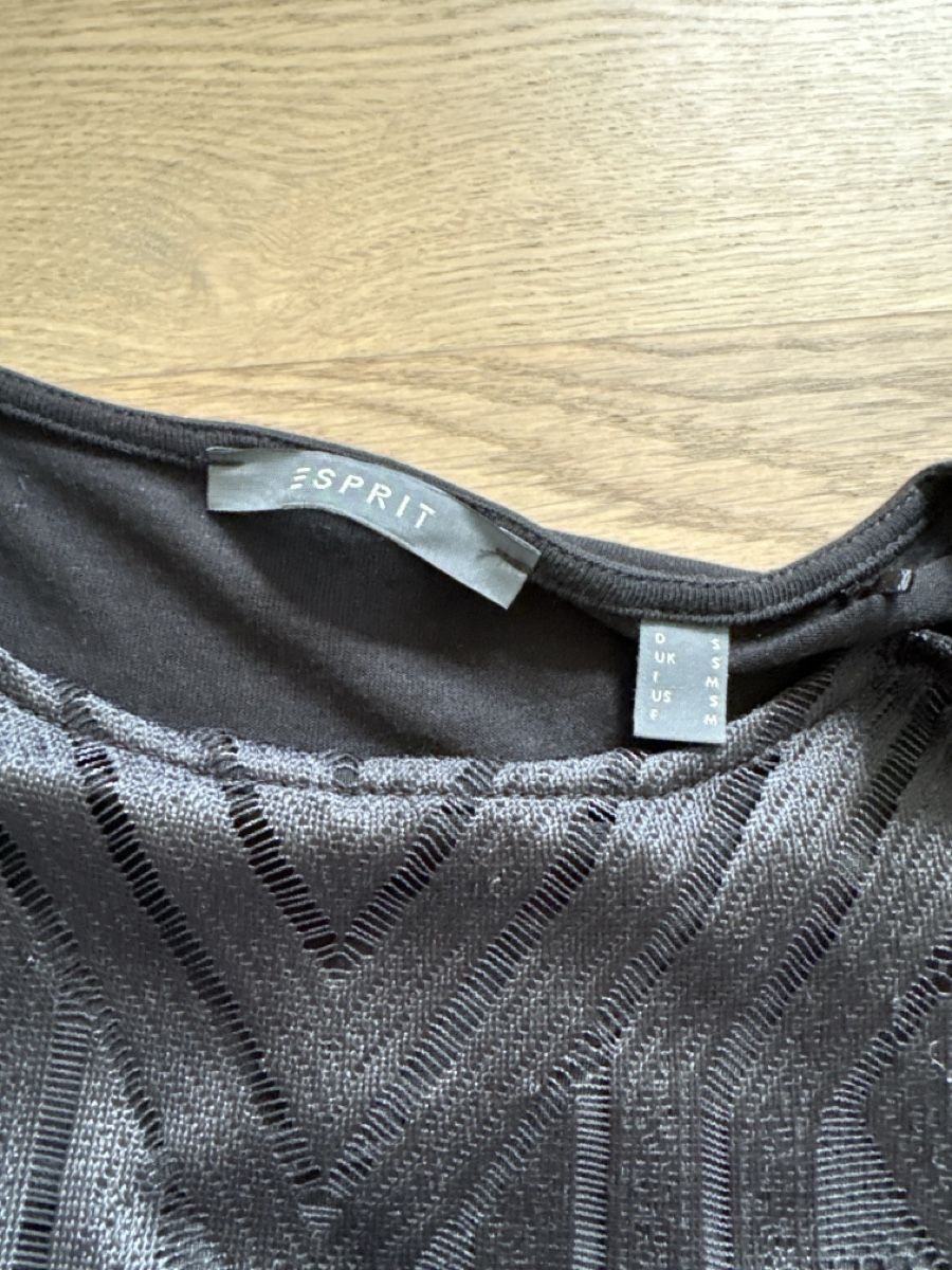 Esprit T-shirt: Edles Shirt von Esprit Grösse S – Usato da Erlinsbach venduto da Camara4 2