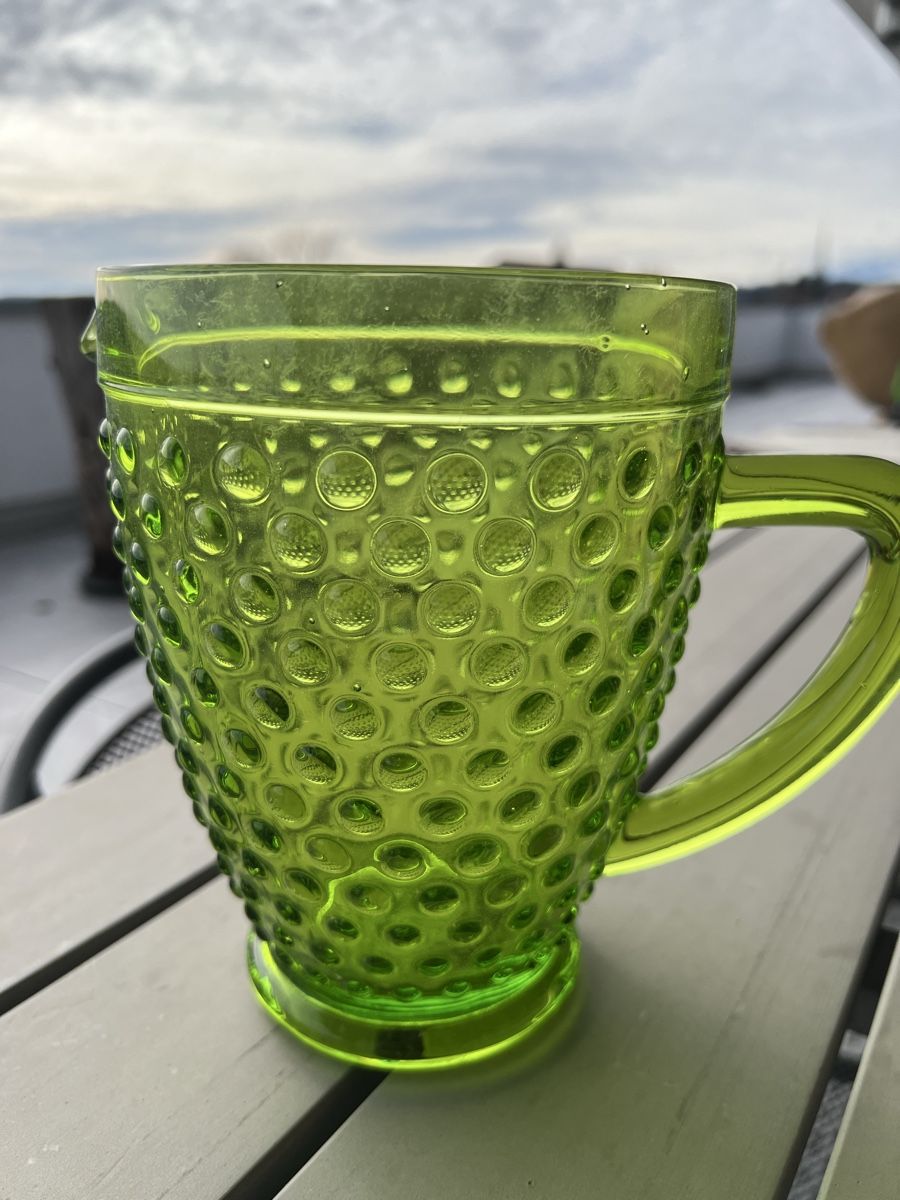 Gläser: Glas-Krug, grün Top-Zustand – Gebraucht aus Wolfwil von Poulet60