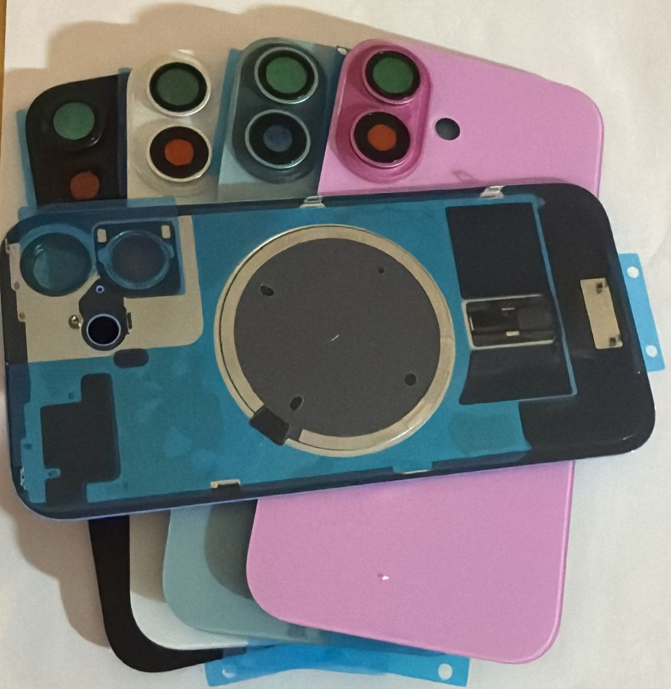 Apple Cover & Protezioni schermo: Coque arrière Iphone 16. – Nuovo e nell'imballaggio originale da Leukerbad venduto da mig_8bbp 1