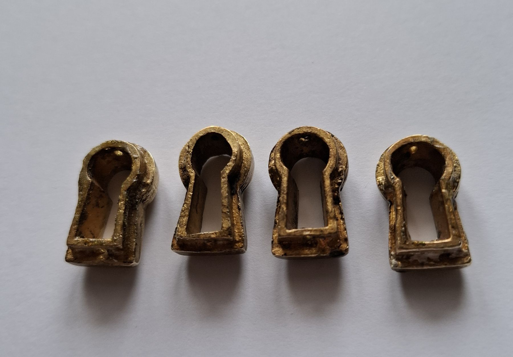 Chiavi: 4 Stück Keyhole Antik, Messing – Usato da Dietikon venduto da Hirschkopf 3