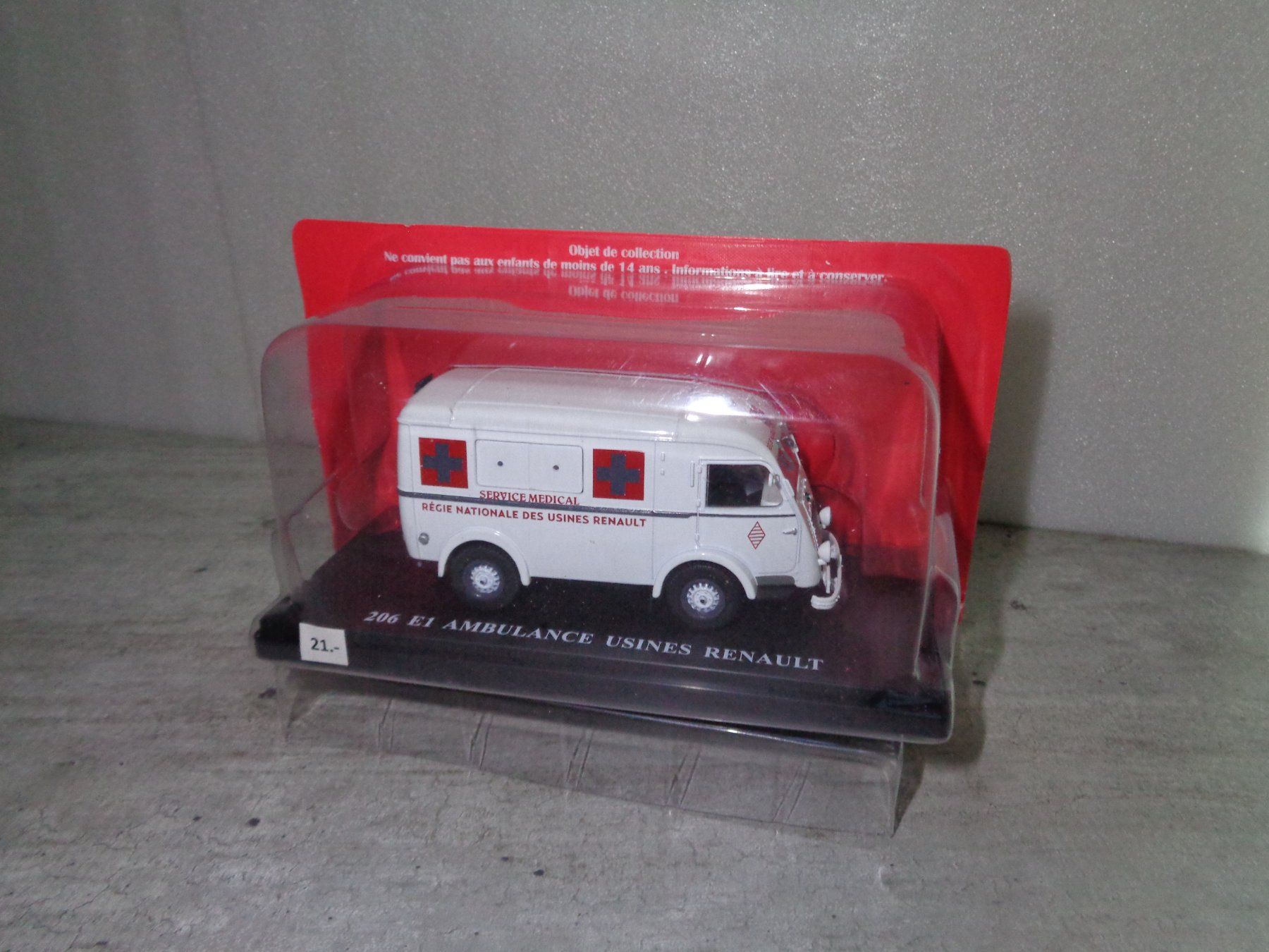 Renault Modellautos: Hachette 1:43 206 E1 Ambulance Usines Renault – Neu und originalverpackt aus Reconvilier von rallycar 4