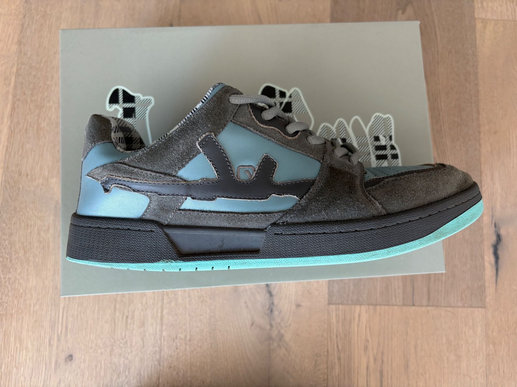 Scarpe da uomo: Lost Boys - Tiffy's Grey Low Top Sneakers – Usato da Winterthur venduto da iram6 3