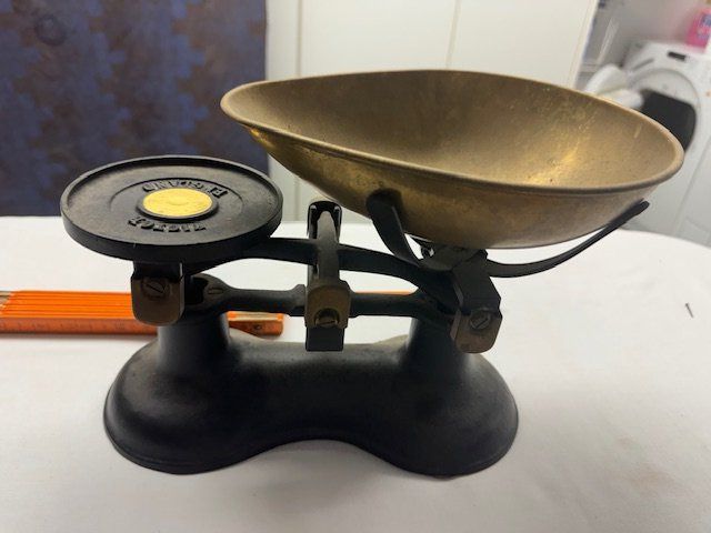 Bilance e pesi: BILANCIA D EPOCA FUNZIONANTE PERFETTA RARE – Usato da Davesco-Soragno venduto da kappas 1