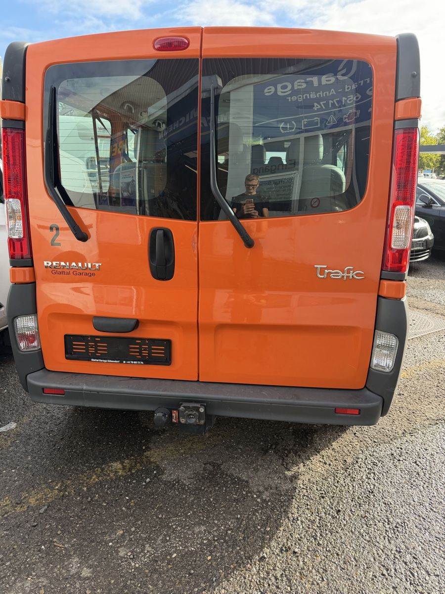 Renault Veicoli commerciali: Renault Trafic orange/weiss gebraucht – Usato da Dübendorf venduto da Rak1 3