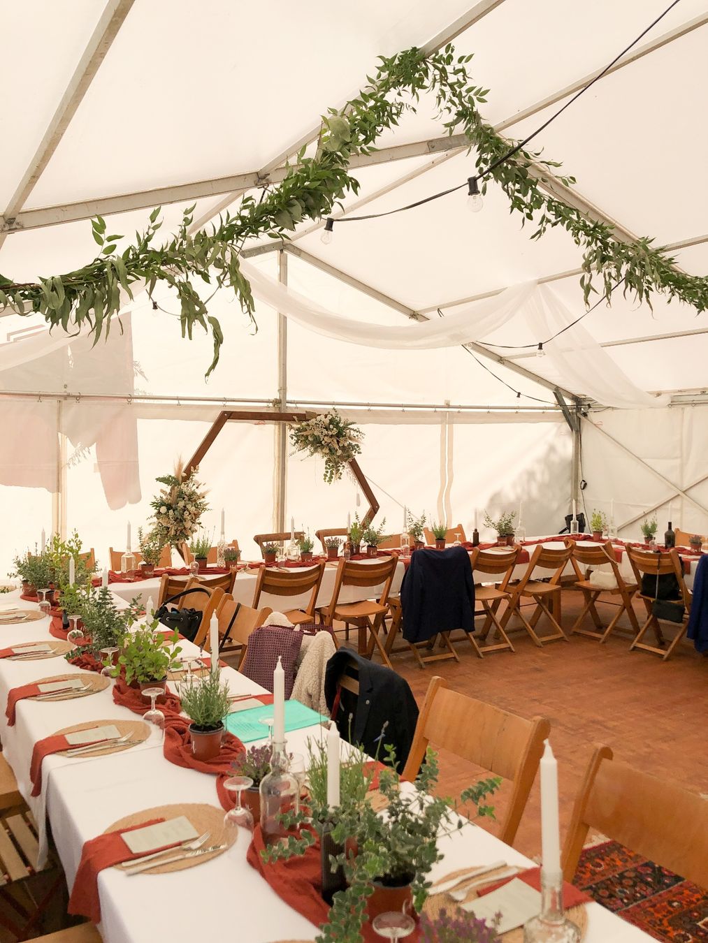 Tutte le decorazioni: Traubogen zu vermieten – Usato da Frutigen venduto da ElianeJandl 3