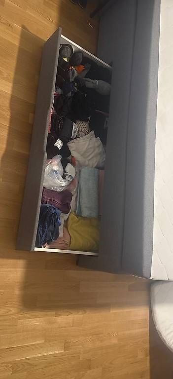 Betten: Große Bett 200X160  nur ein Jahre alt – Gebraucht aus Kriens von jav_c9nv 2