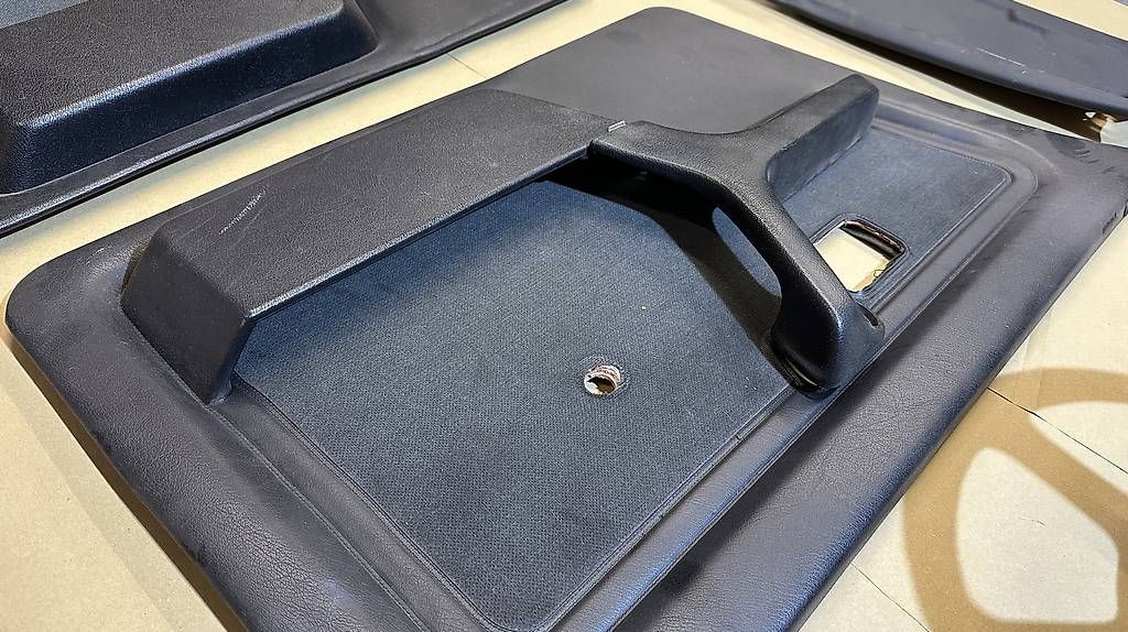 Tutti pezzi di ricambio auto: BMW E30 4 Türer Limo Innenraumteile – Usato da Burgdorf venduto da NoQuestions 2