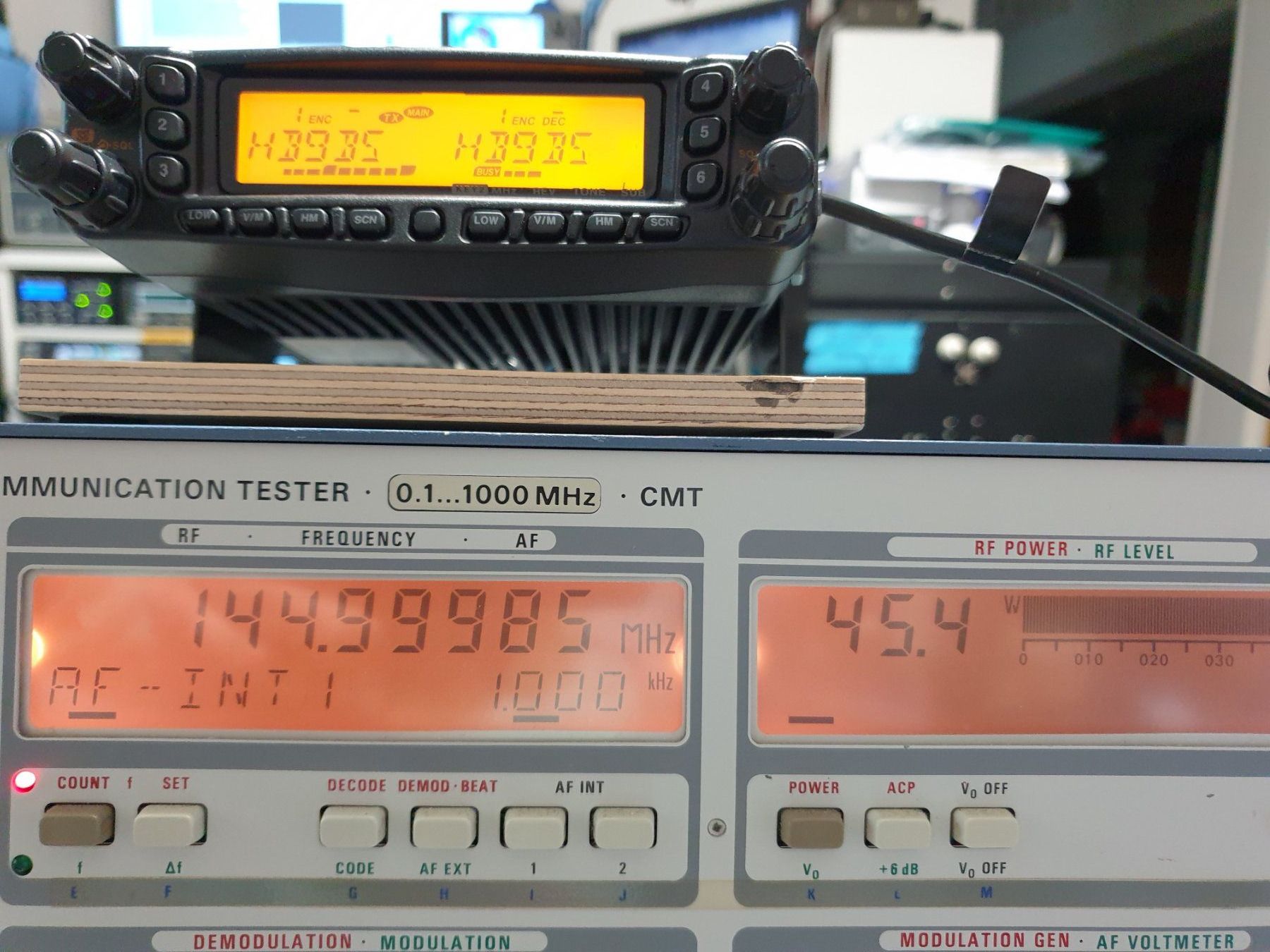 Yaesu Technique de radiocom: YAESU FT-8800E FM VHF / UHF Transceiver – D'occasion à Bottmingen par