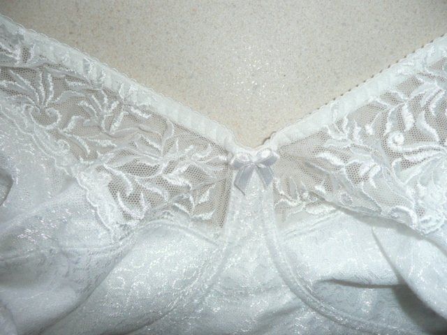 Sonstige Unterwäsche: NEUER BH mit breiten Schulterträgern – Neu und originalverpackt aus Baar von negombo 2