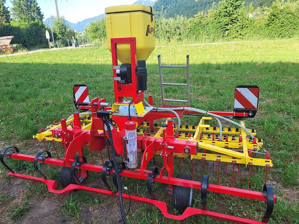 Tutte le macchine: APV 3m Grünlandstriegel – Usato da Giswil venduto da Hans83 3