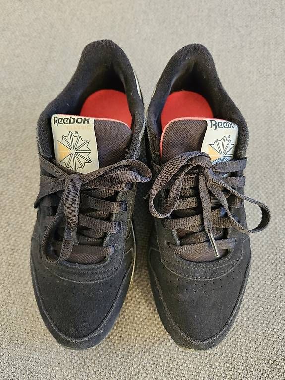 Nike Herrenschuhe: Reebok classic schwarz Grösse 37.5 – Gebraucht aus Herrenschwanden von marcavi 2