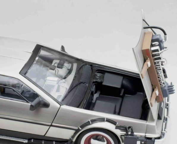 Delorean Modellini d'auto: DeLorean Time Machine 1:18 Sun Star – Usato da Luzern venduto da aa43modelcars-Luzern 2