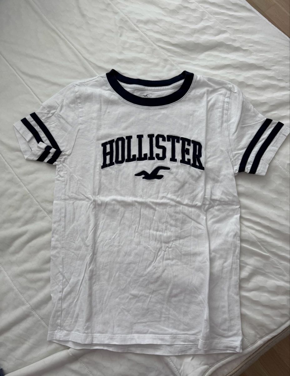 Hollister T-Shirts: T-Shirt von Hollister – Gebraucht aus Laufen von AnnaBlunschi
