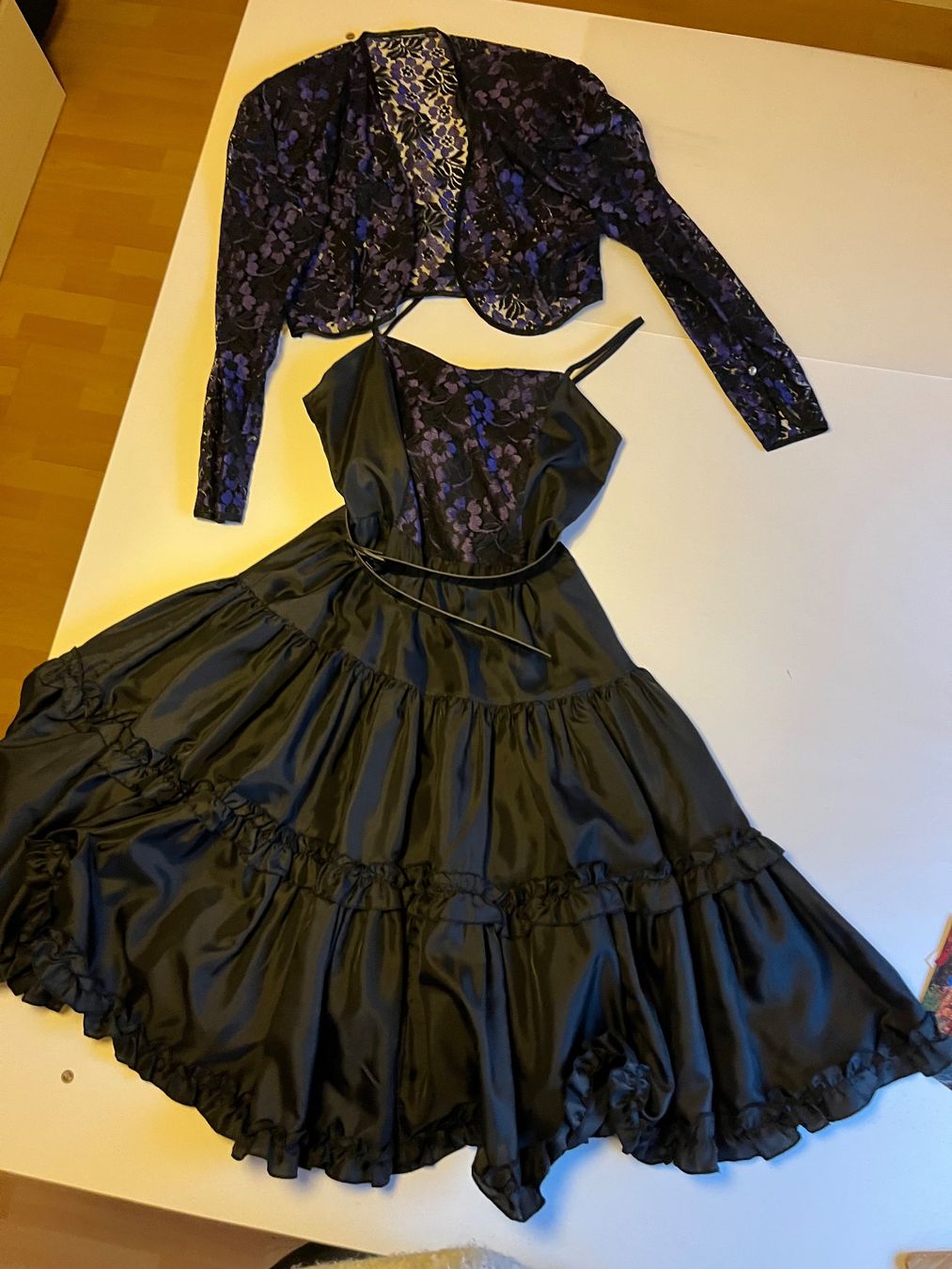 Vestiti: Schwarzes Kleid mit Bolero – Usato da Zürich venduto da coco1211969 1