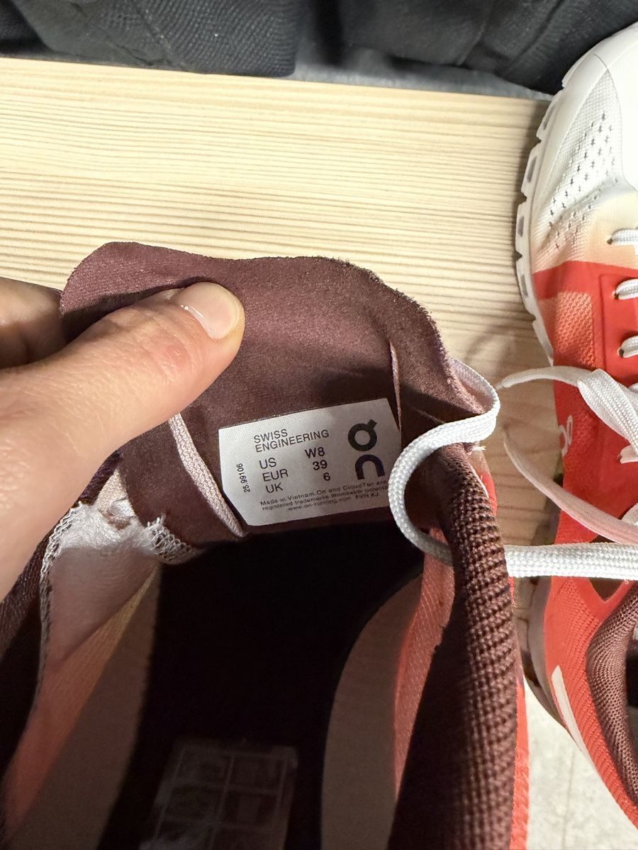 On Scarpe da donna: Baskets On Running 39 – Usato da Uetliberg venduto da adrenalhyn 3