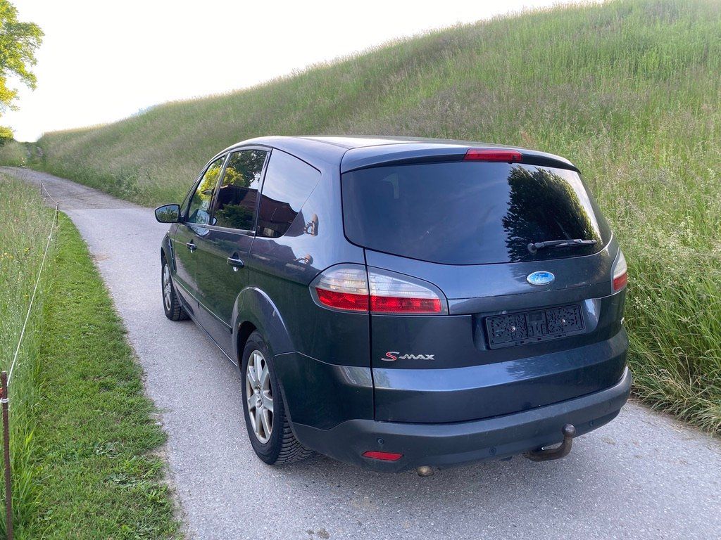 Ford Autos: Auto S-Max für Export – D'occasion à Heitenried par dubach01