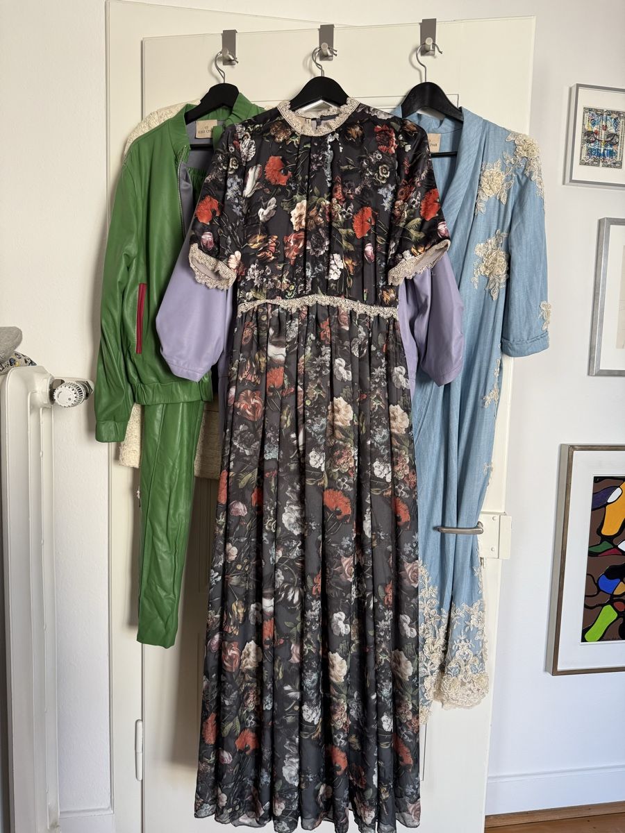 Vestiti: Seidenkleid Ezgi Cinar – Nuovo (secondo la descrizione) da Zürich venduto da Natwyzh