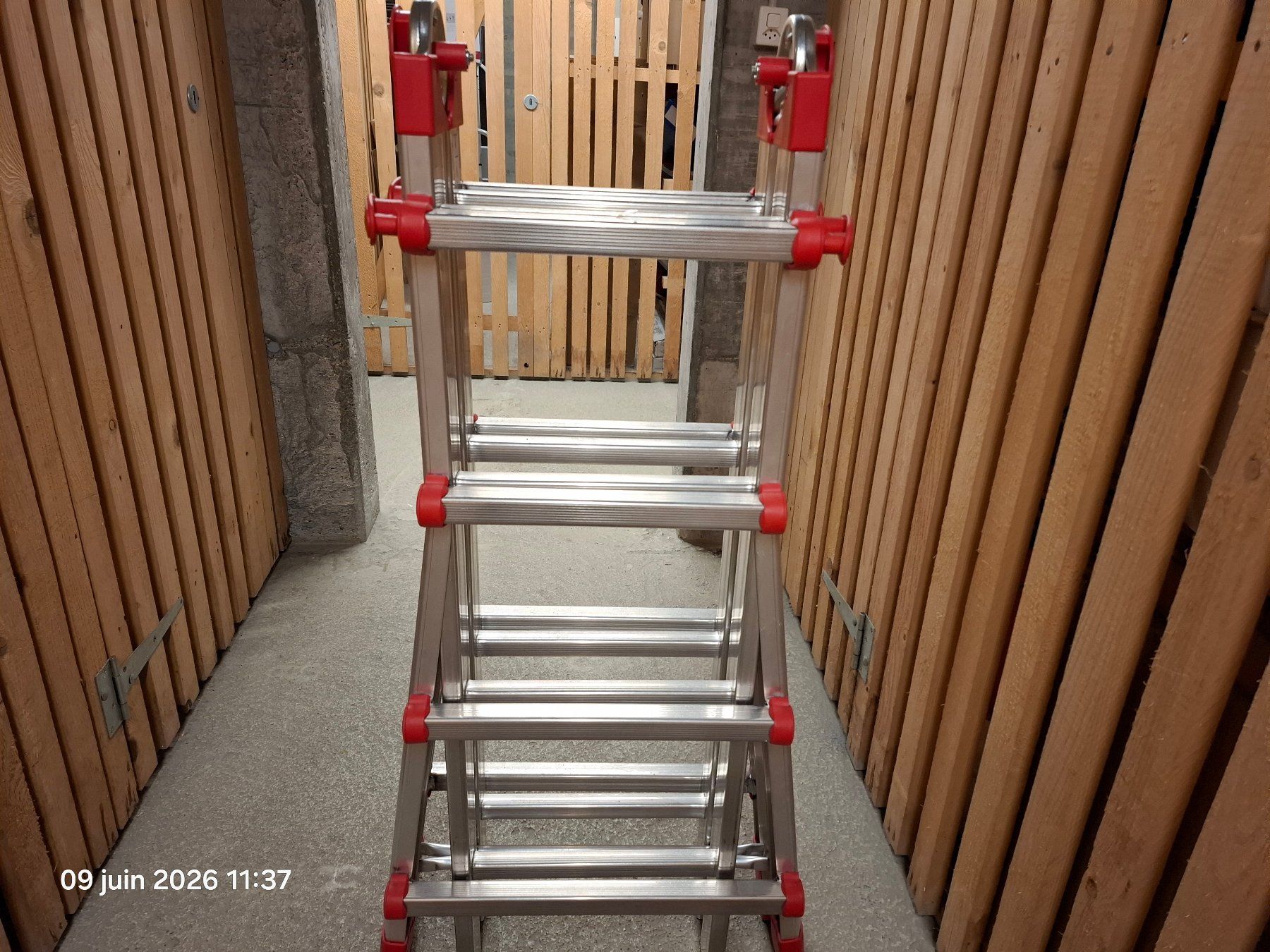 Scale: Echelle pliante téléscopique 1.85 m – Usato da Yverdon-les-Bains venduto da Dan00 1
