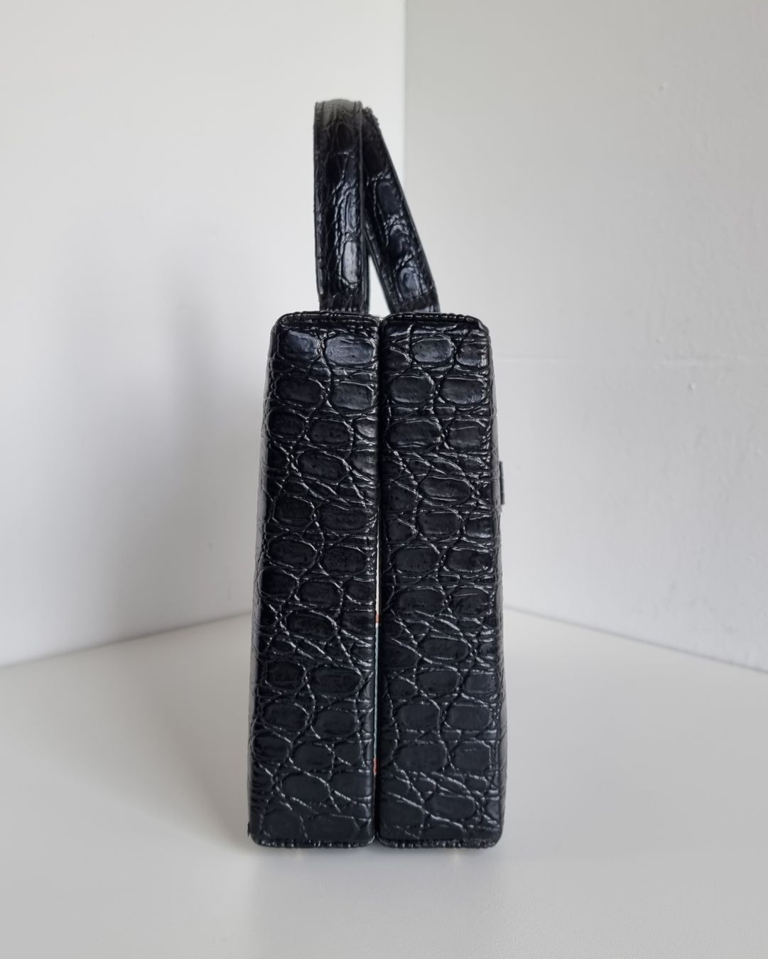 Guess Borse: Einzigartige Vintage GUESS Handtasche – Usato da Gontenschwil venduto da shop2hand 8