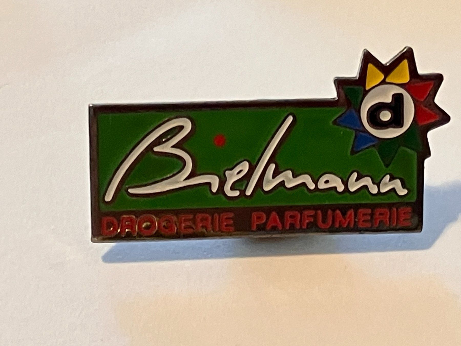 Placchette & Badge: 1 Pin Bielmann Drogerie Parfumerie – Usato da Basel venduto da djwwpp
