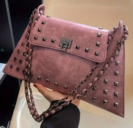 Borsetta rosa con borchie nuova