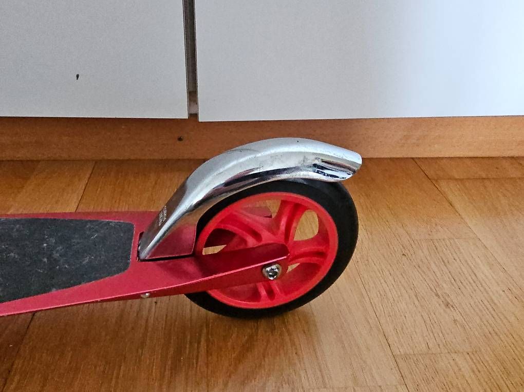 Veicoli per bambini: JD Bug Scooter. Trottinette JD Bug. En bon état. – Usato da Lausanne venduto da ale_6c5g 4