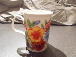 Tasse / Mug weiss, farbige Blumen