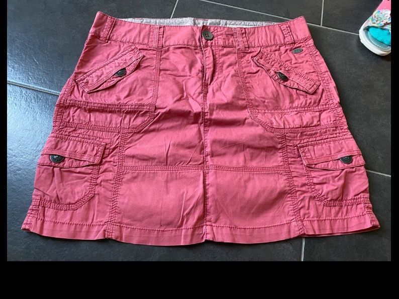 Esprit Jupes: Esprit Rock rot Cargostyle Gr. 40 – D'occasion à Hettiswil par CoWa1974