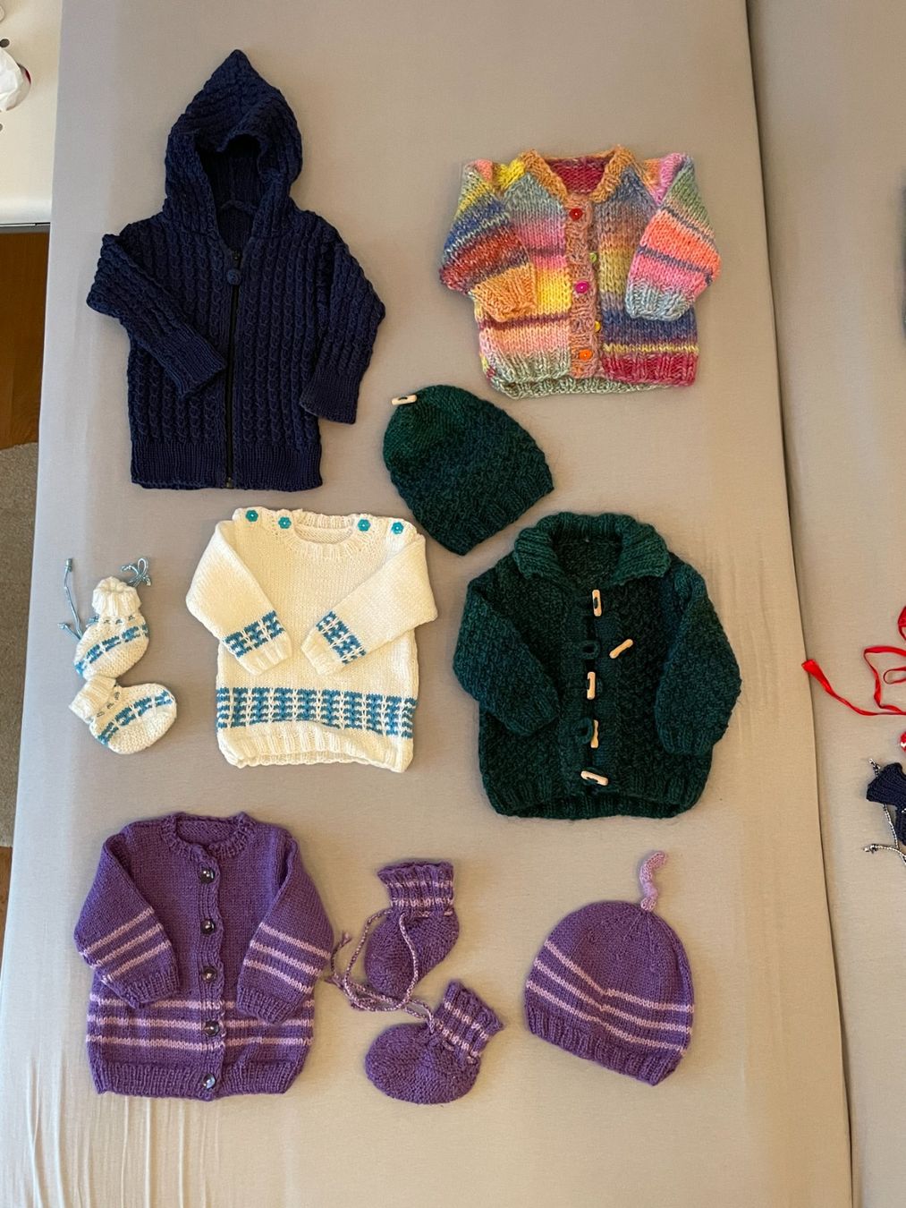Lotti & Set di vestiti: Gestrickte Babykleider – Usato da Umiken venduto da Freundschaft 1