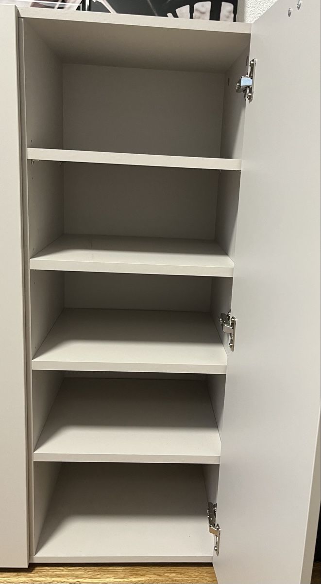 Pfister Guardaroba: 3-Türiger Schuhschrank – Nuovo (secondo la descrizione) da Gossau ZH venduto da cel_8n5k 2