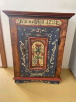 Antike Holzkommode bemalt Anna Stoll 1787  mit Geheimschubl.