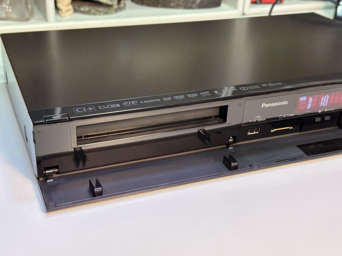 Panasonic Registratori: Blu-Ray Recorder Panasonic DMR-BCT720 DVB-C – Usato da Wädenswil venduto da HobbyZimmer 1
