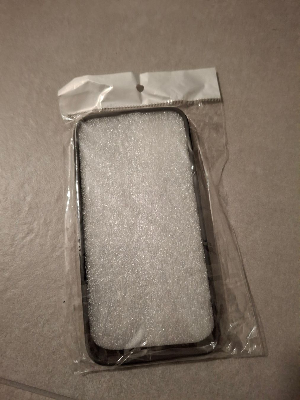 Apple Covers & Schutzfolien: iPhone 13 Hülle, Schwarz, Neu & OVP! – Gebraucht aus Bettlach von chichox3 1