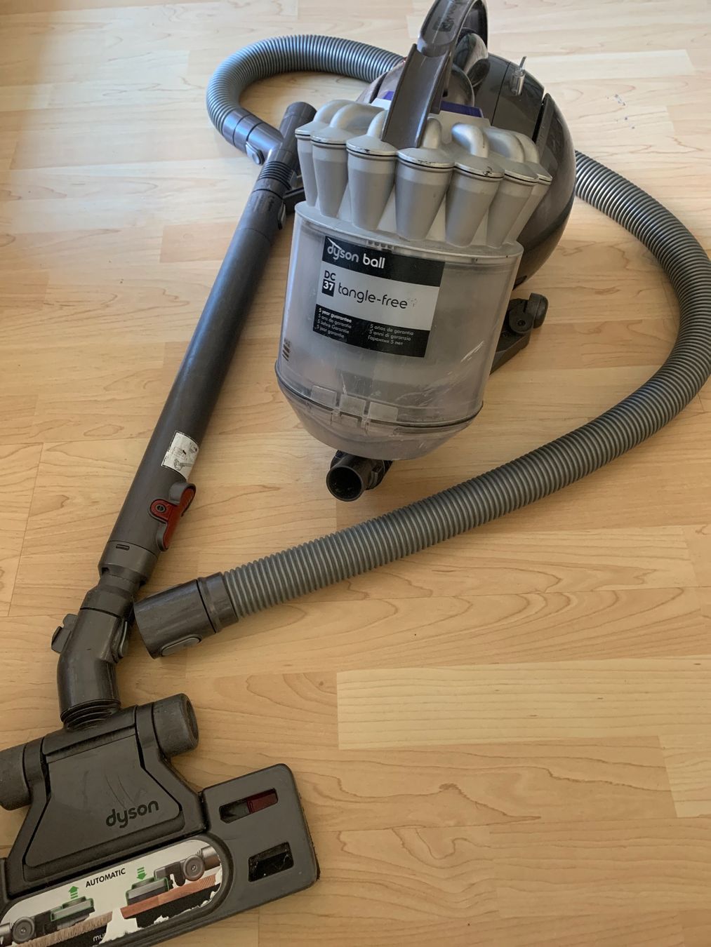 Dyson Staubsauger & Zubehör: Dyson dc37 – Defekt aus Saland von Marosky