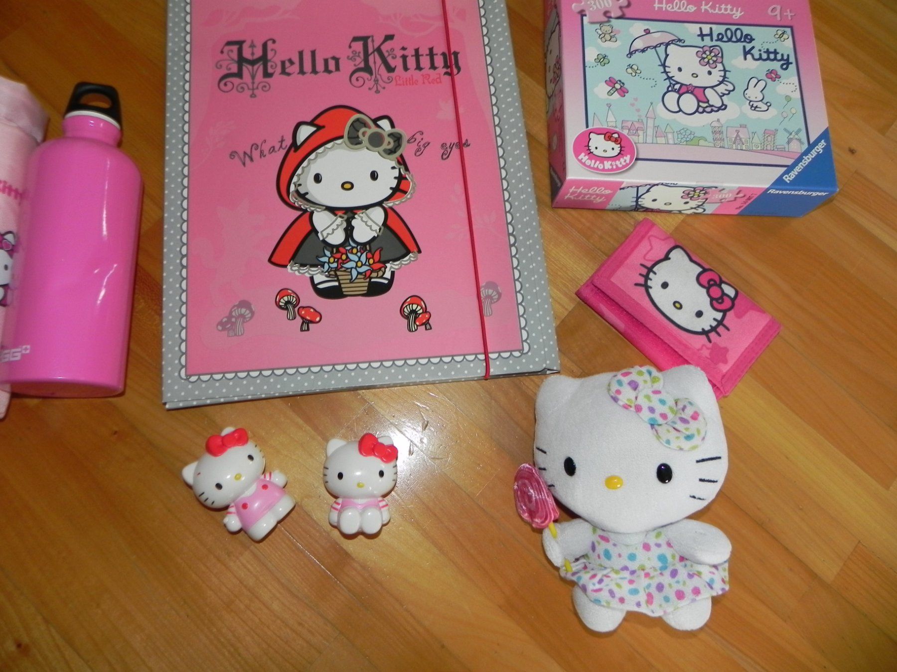 Hello Kitty Giocattoli: Hello Kitty Set Mädchen Puzzle Kuscheltier Flasche – Usato da Stallikon venduto da pcerny16