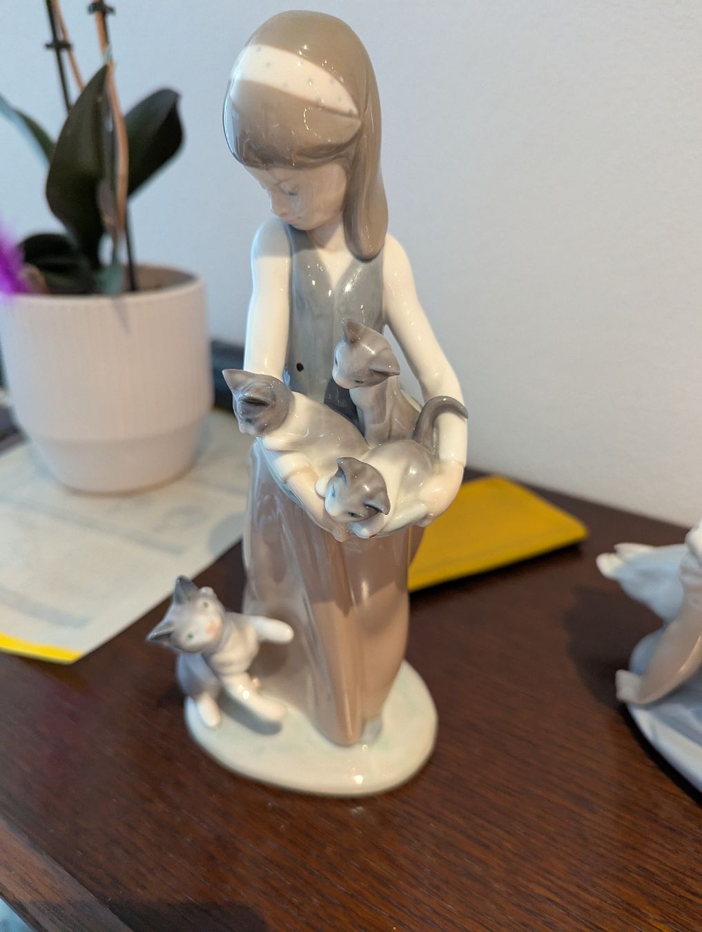 Lladro Statuette: Lladro Figur Mädchen mit Kätzchen – Usato da Bätterkinden venduto da mar_rxs5