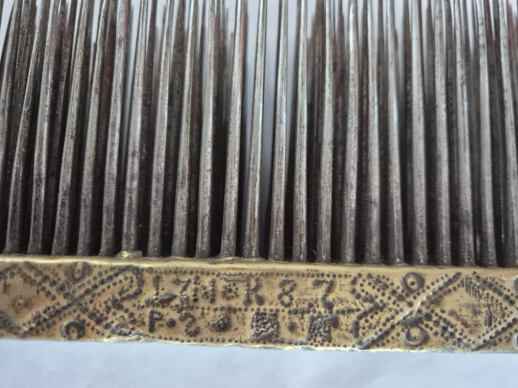 Alle Werkzeuge: Antiker, musealer Flachskamm , 1787 – Gebraucht aus Schlosswil von donmarcos62 2