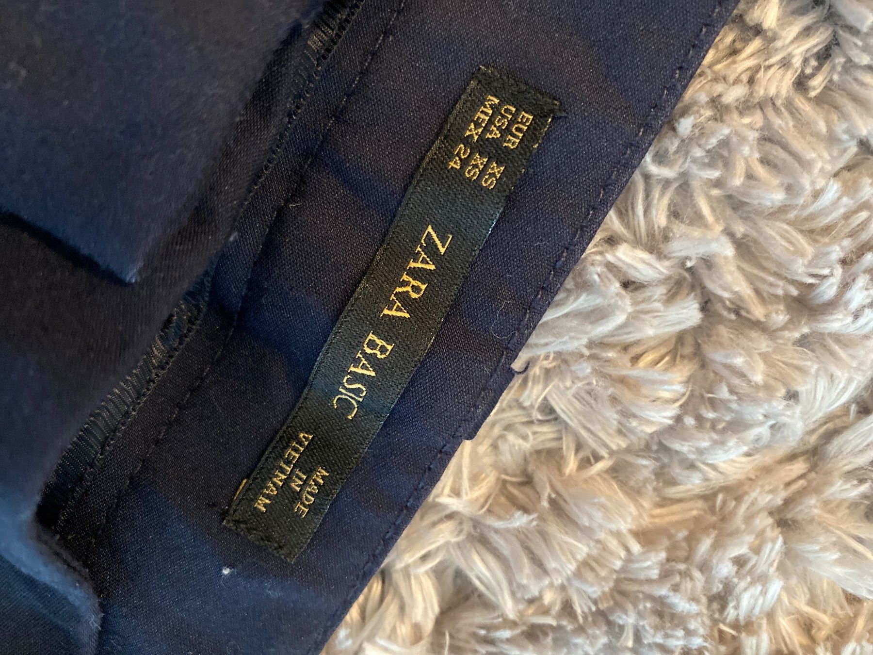 Zara Hosen: Shorts Zara – Neu (gemäss Beschreibung) aus Zürich von lcl_r88r 1
